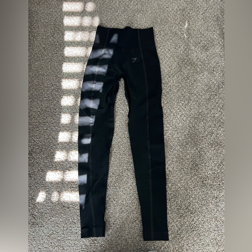 Gym shark leggings